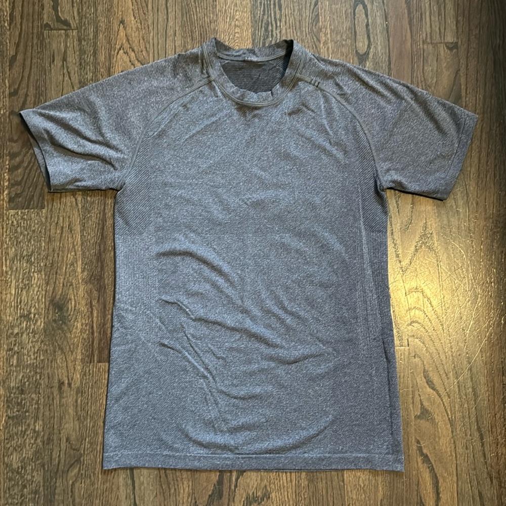 Lululemon Men’s Short Sleeve Athletic Shirt Gray Size Small
